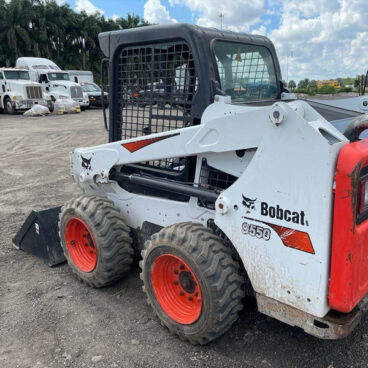Máy xúc lật cũ S550